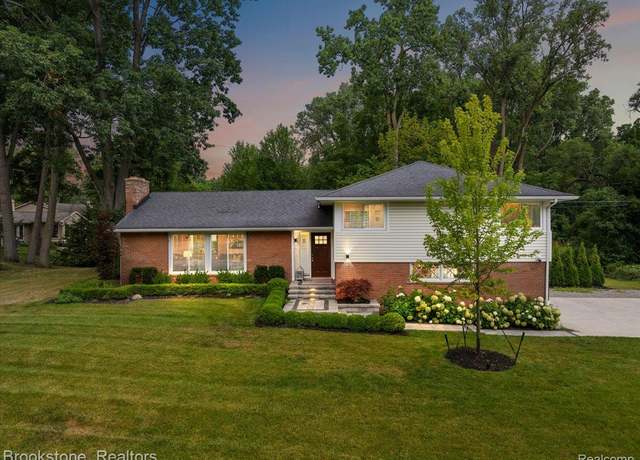 Property at 711 Hickory Heights Dr, Bloomfield Hills, MI 48304, 4 beds, 2.5 baths