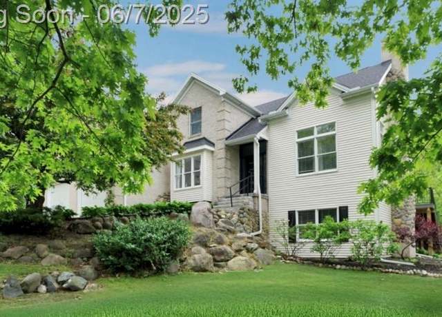 Property at 16146 Valcrest Dr, Linden, MI 48451, 5 beds, 3 baths