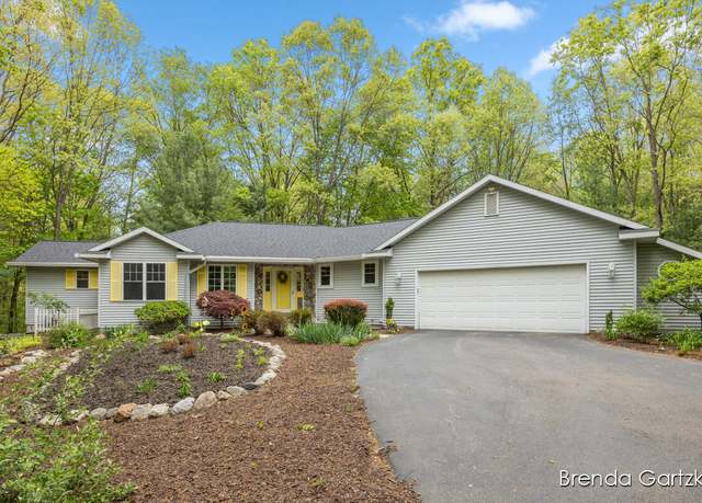 Property at 5291 Bonasa Dr NE, Rockford, MI 49341, 4 beds, 2.5 baths
