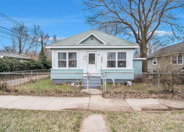 Property at 1527 Madison St, Muskegon, MI 49442, 4 beds, 1.5 baths