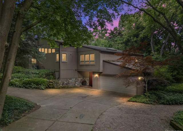 Property at 24145 Locust St, Farmington, MI 48335, 3 beds, 2.5 baths