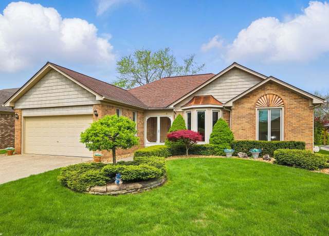 Property at 252 Parkland Dr, Rochester Hills, MI 48307, 3 beds, 2.5 baths
