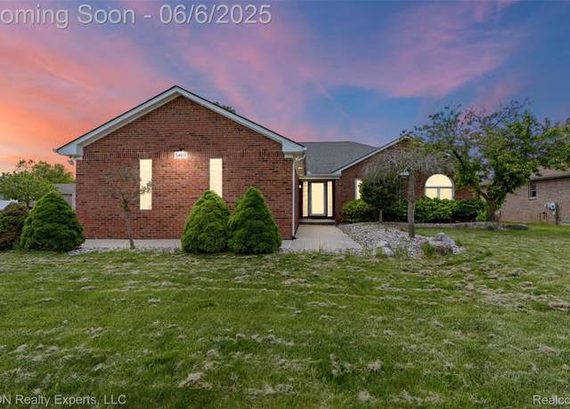 Property at 54613 Laurel Dr, Macomb, MI 48042, 3 beds, 2.5 baths