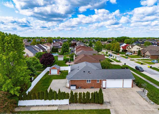 Property at 54613 Laurel Dr, Macomb, MI 48042, 3 beds, 2.5 baths