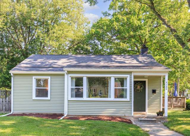 Property at 4124 Catalpa Dr, Berkley, MI 48072, 3 beds, 2 baths