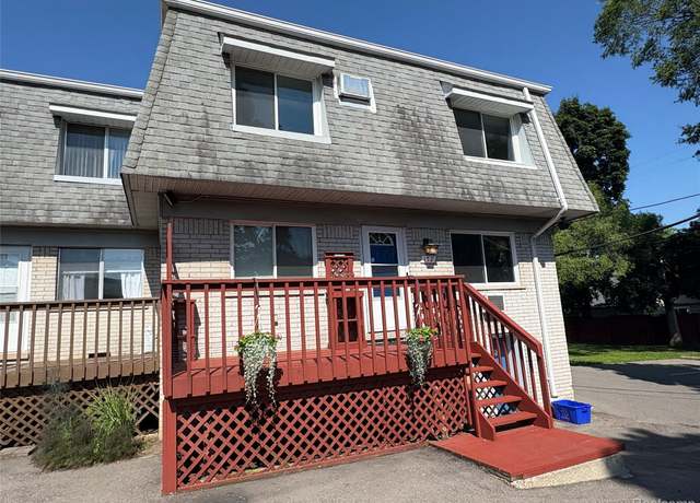 Property at 152 Ladd Rd #1, Walled Lake, MI 48390, 3 beds, 1.5 baths