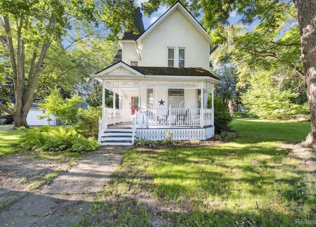 Property at 303 Mechanic St, Stockbridge Village, MI 49285, 4 beds, 3 baths