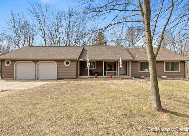 Property at 162 E 56th St, Newaygo, MI 49337, 4 beds, 3.5 baths