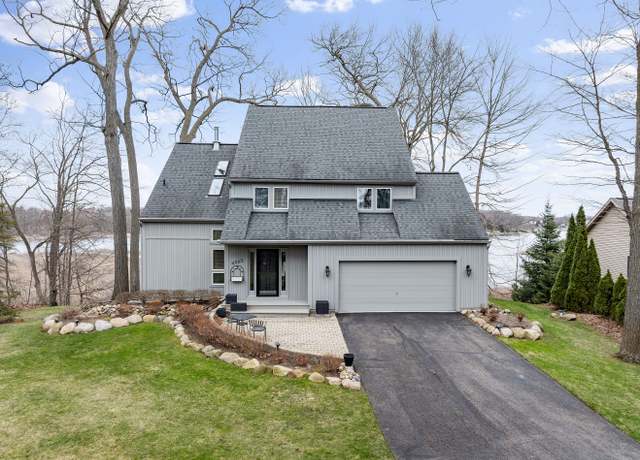 Property at 4965 Grover Dr, Brighton, MI 48116, 4 beds, 3.5 baths