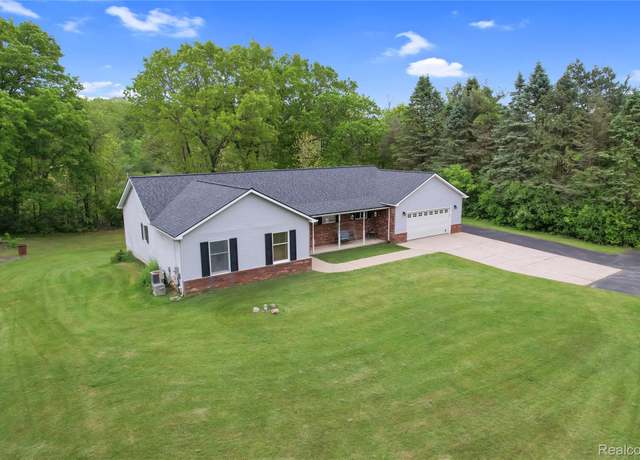 Property at 9587 Harmon Ln, South Lyon, MI 48178, 3 beds, 3 baths