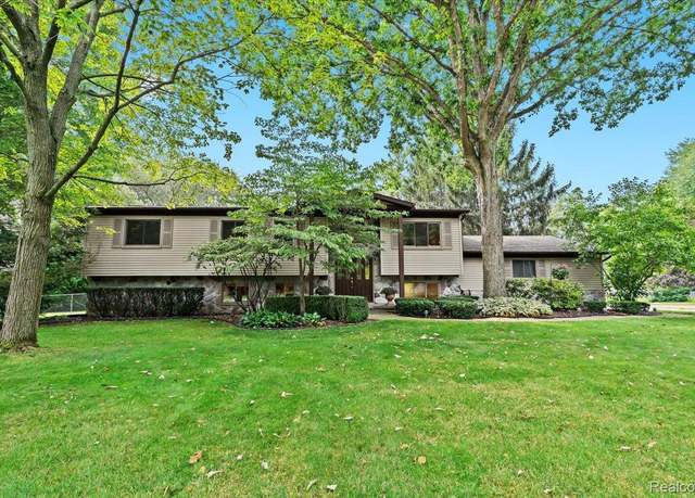 Property at 5375 Prentis Rd, Waterford Charter Township, MI 48327, 4 beds, 3 baths