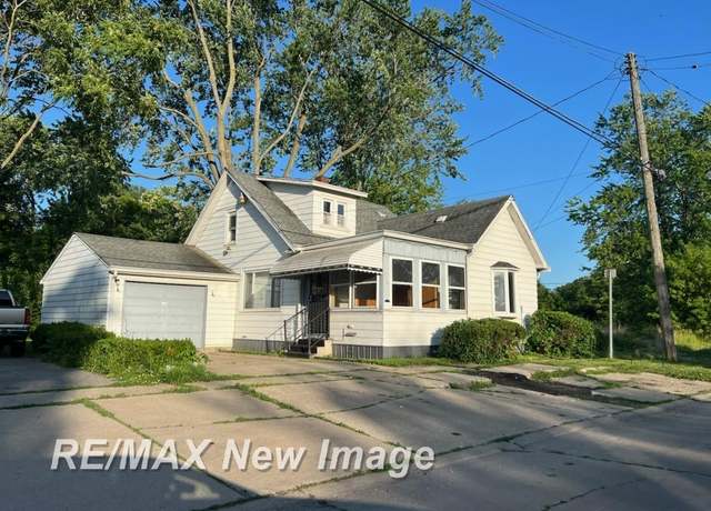Property at 710 S 15th St, Saginaw, MI 48601, 3 beds, 2 baths