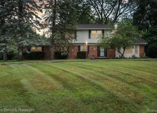 Property at 6810 Killarney Dr, Troy, MI 48098, 4 beds, 2.5 baths