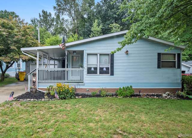 Property at 3071 E Bay Dr, Fenton, MI 48430, 2 beds, 2 baths
