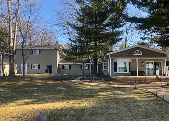 Property at 605 Sam-o-set Blvd, Roscommon, MI 48653, 6 beds, 2 baths