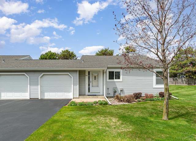 Property at 927 E Harbor Vw, Bay City, MI 48706, 2 beds, 2.5 baths
