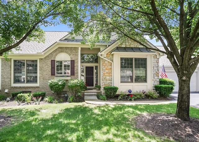 Property at 16822 Lochmoor Cir W, Northville, MI 48168, 1 bed, 2.5 baths