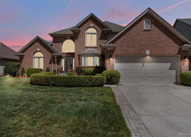 Property at 48746 Bradford Dr, Macomb, MI 48044, 4 beds, 3.5 baths