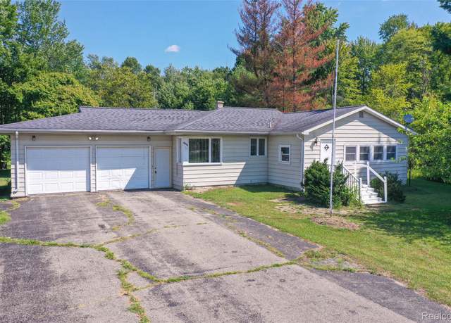 Property at 4350 Otter Lake Rd, Otter Lake Village, MI 48464, 3 beds, 1 bath