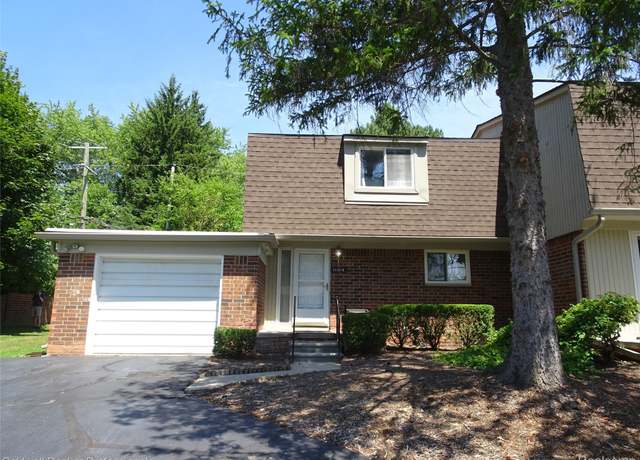 Property at 1194 Rolling Hills Dr, Bloomfield Hills, MI 48302, 2 beds, 2.5 baths