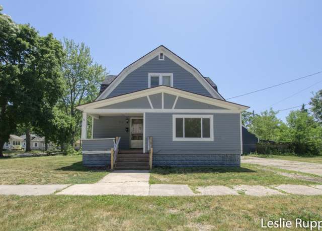 Property at 137 E Grand Ave, Muskegon, MI 49442, 5 beds, 2 baths