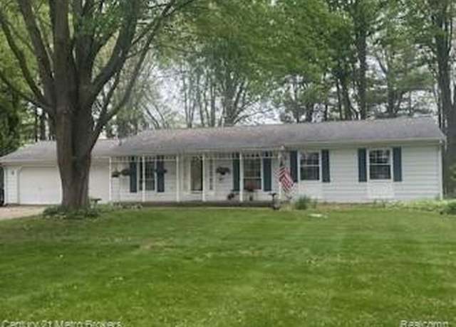 Property at 5090 Chesaning Rd, Chesaning, MI 48616, 3 beds, 2 baths
