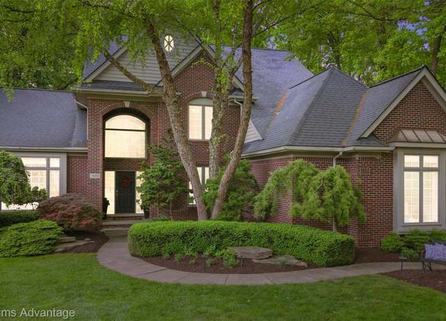 Property at 7092 S Oak Ct E, West Bloomfield, MI 48323, 4 beds, 4 baths