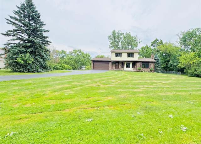 Property at 694 Robar Cir, Commerce Twp, MI 48386, 3 beds, 1.5 baths