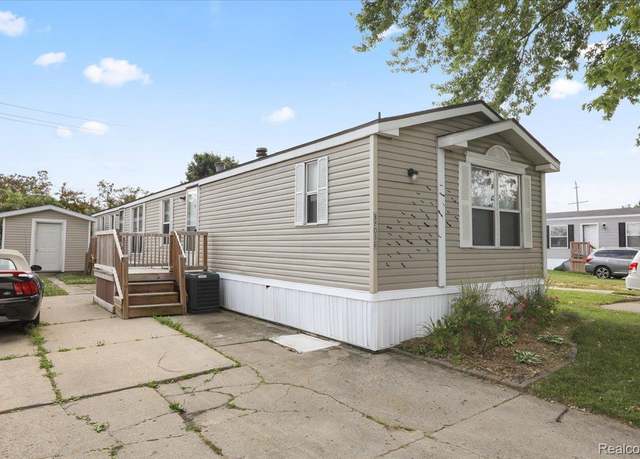 Property at 38086 Saint Tropez Dr, Clinton Township, MI 48038, 3 beds, 2 baths