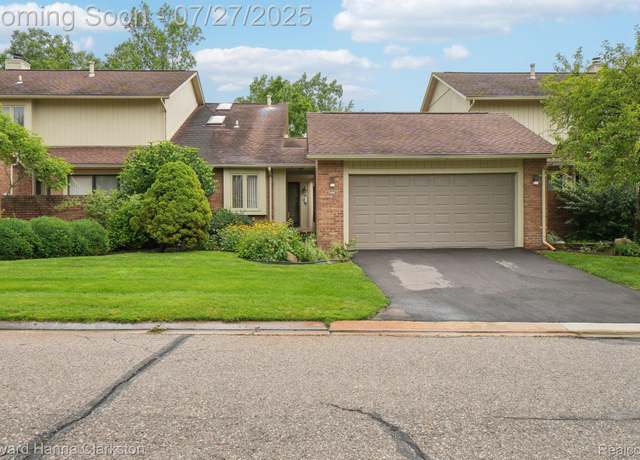 Property at 5608 Hillcrest Cir W #80, West Bloomfield, MI 48322, 2 beds, 3 baths