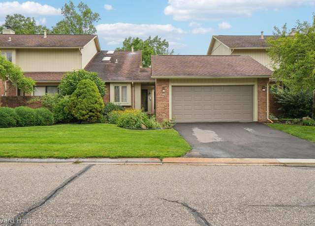 Property at 5608 Hillcrest Cir W #80, West Bloomfield Charter Township, MI 48322, 2 beds, 3 baths