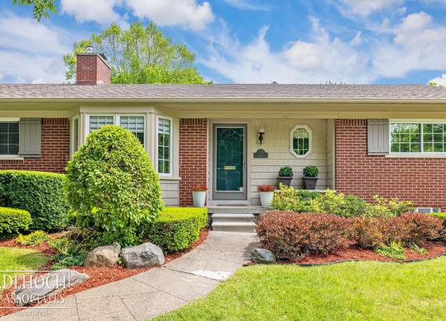 Property at 770 Lincoln Rd, Grosse Pointe, MI 48230, 3 beds, 2 baths