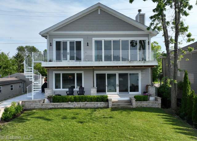 Property at 571 Dunleavy Dr, Highland, MI 48356, 4 beds, 3.5 baths
