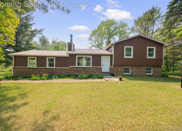 Property at 1931 E Marr Rd, Howell, MI 48855, 4 beds, 2 baths