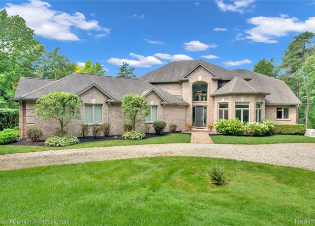 Property at 668 E Buell Rd, Oakland Charter Township, MI 48306, 5 beds, 4.5 baths