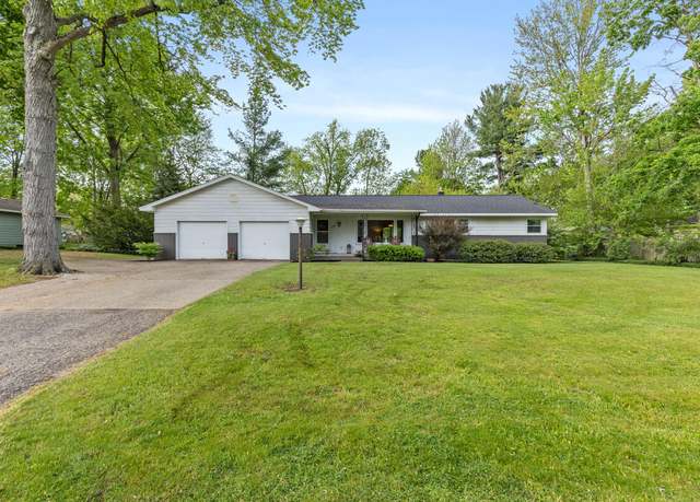 Property at 2294 Pinewood St, Jenison, MI 49428, 4 beds, 2.5 baths