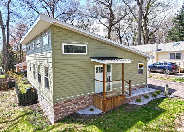 Property at 69331 Oak St, Benton Harbor, MI 49022, 3 beds, 2 baths