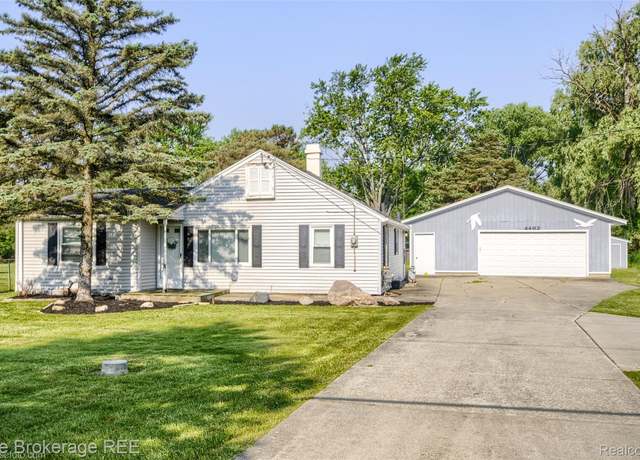Property at 4462 Dye Rd, Swartz Creek, MI 48473, 3 beds, 1 bath