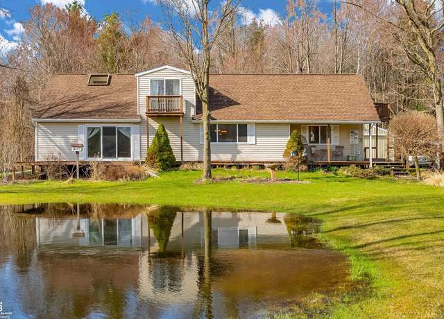 Property at 4610 Fisher Rd, Jeddo, MI 48032, 3 beds, 2.5 baths