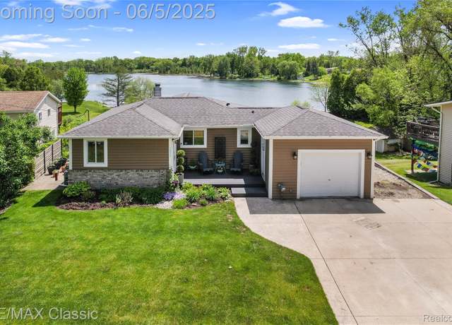 Property at 1072 Dunleavy Dr, Highland, MI 48356, 4 beds, 2 baths
