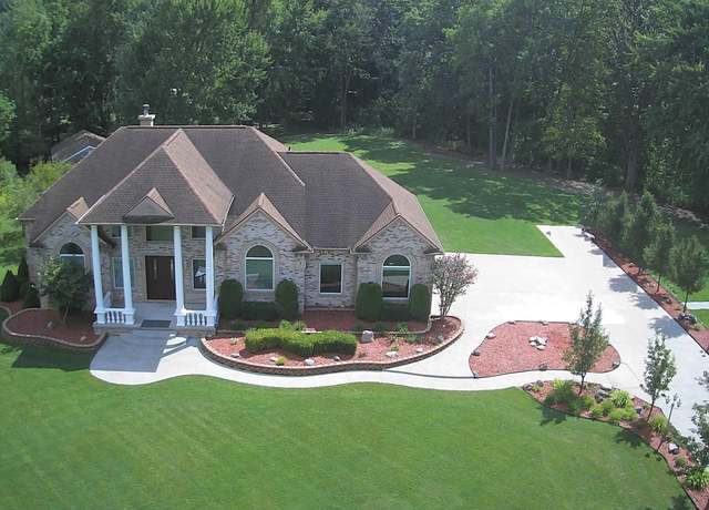 Property at 400 E Romeo Rd, Oakland Charter Township, MI 48363, 4 beds, 4.5 baths