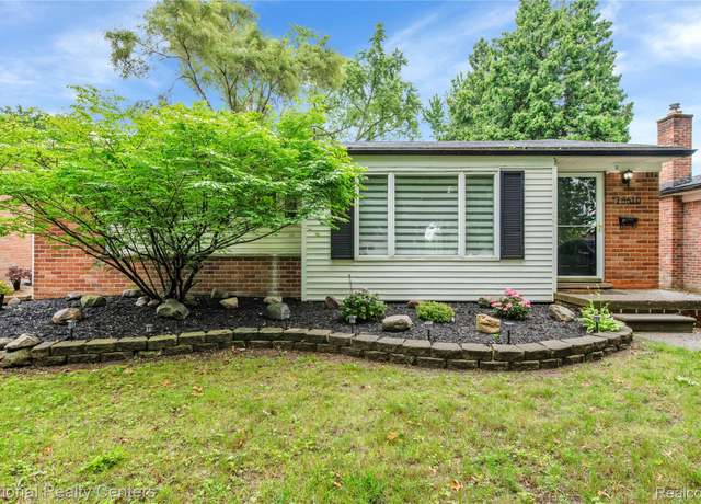 Property at 18610 Delaware Ave, Redford, MI 48240, 3 beds, 2.5 baths