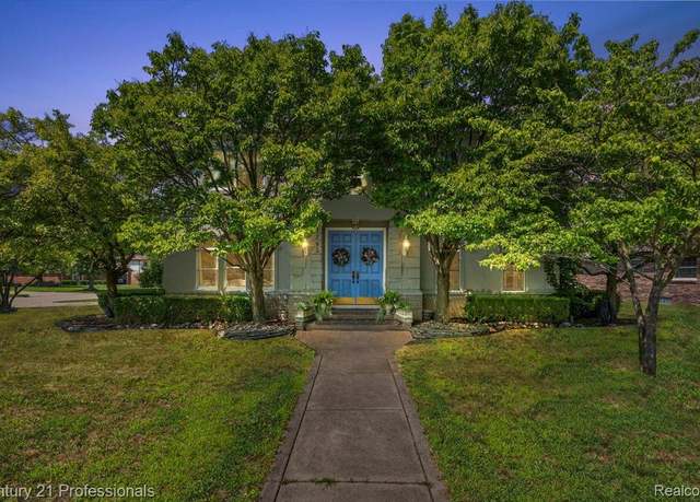 Property at 40205 Ashland Dr, Sterling Heights, MI 48313, 4 beds, 3.5 baths