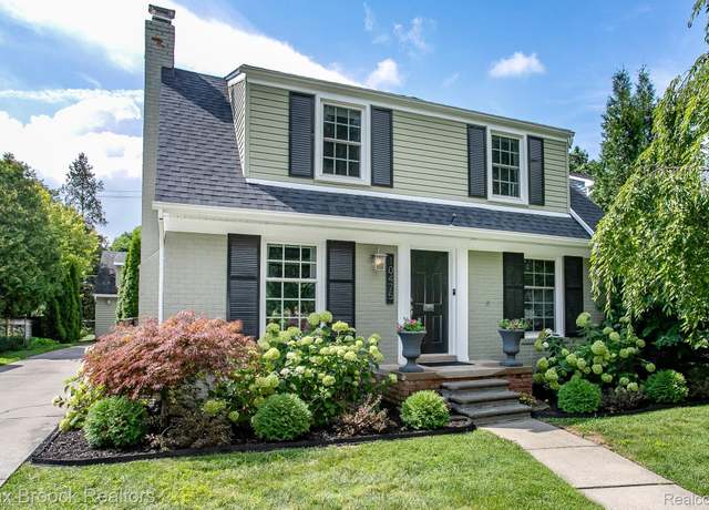 Property at 10475 Vernon Ave, Huntington Woods, MI 48070, 3 beds, 1.5 baths
