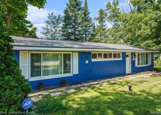 Property at 4212 Greendale Ave, West Bloomfield Charter Township, MI 48323, 2 beds, 1 bath