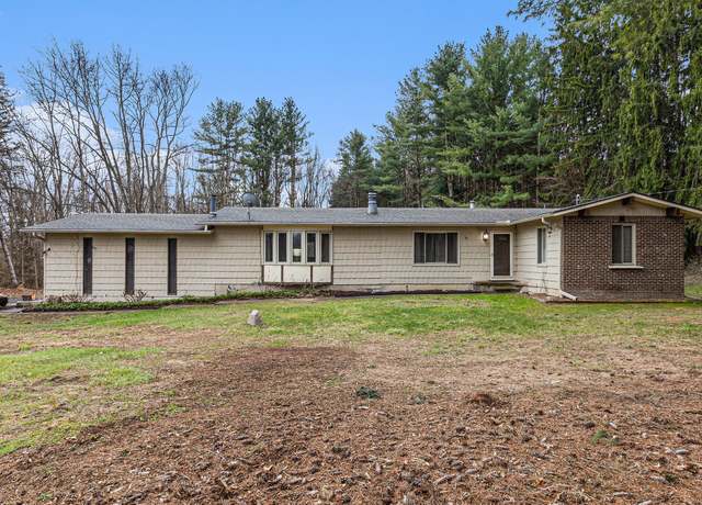 Property at 3150 W Rattalee Lake Rd, Holly, MI 48442, 3 beds, 1.5 baths