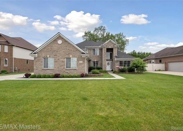 Property at 32723 Adam Brown Dr, Rockwood, MI 48173, 5 beds, 3.5 baths