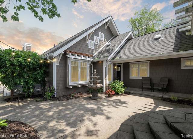 Property at 607 Dunleavy Dr, Highland Charter Township, MI 48356, 3 beds, 3 baths
