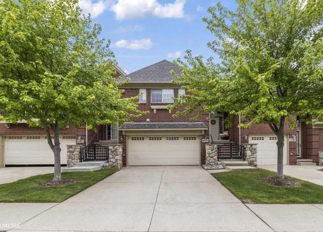 Property at 16713 Kensington Dr, Macomb, MI 48044, 2 beds, 2.5 baths