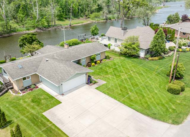 Property at 2310 Riverbend Dr, Benton Harbor City, MI 49022, 3 beds, 3.5 baths